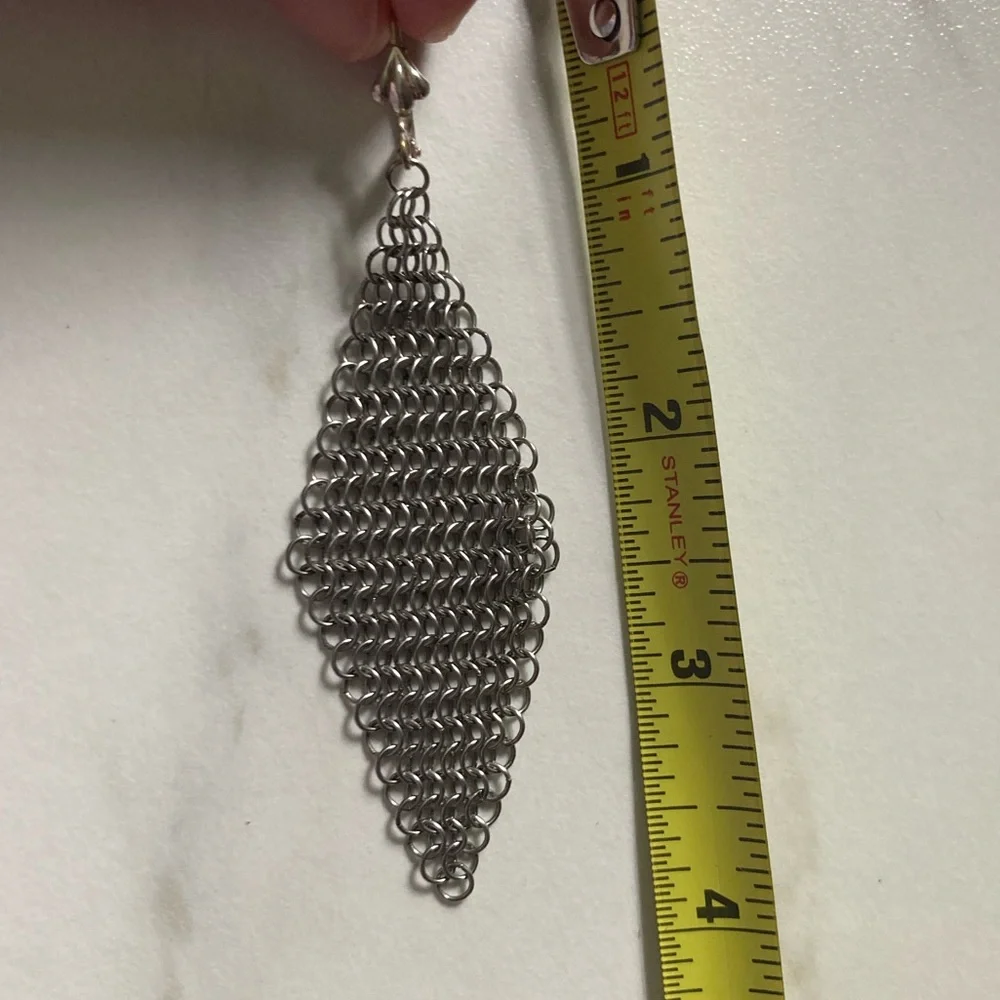 Elegant Chainmail Earrings - Picture 4 of 5